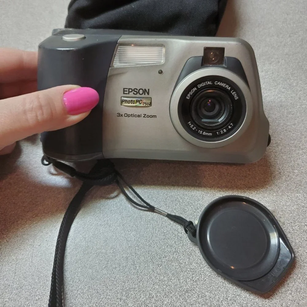 Epson PhotoPC 750Z Digital Camera - Case & CF Card Included